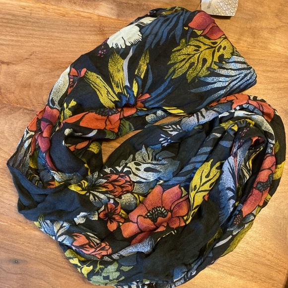 Light weight infinity scarf World Market brand NWT - Picture 2 of 4